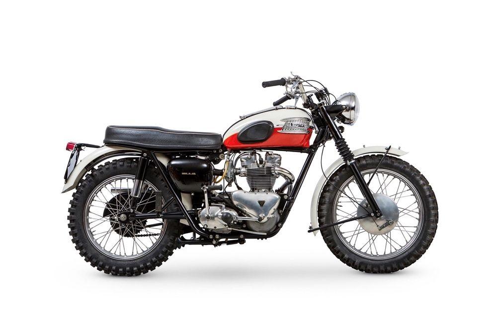 Старинный мотоцикл Triumph TR6 Trophy