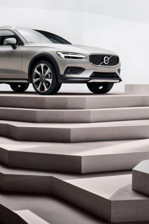 2018 Volvo V60 T5 Cross Country
