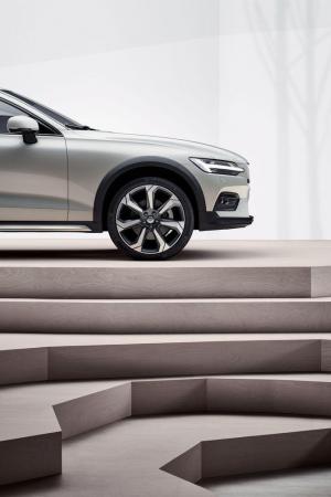 2018 Volvo V60 T5 Cross Country