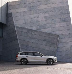 2018 Volvo V60 T5 Cross Country