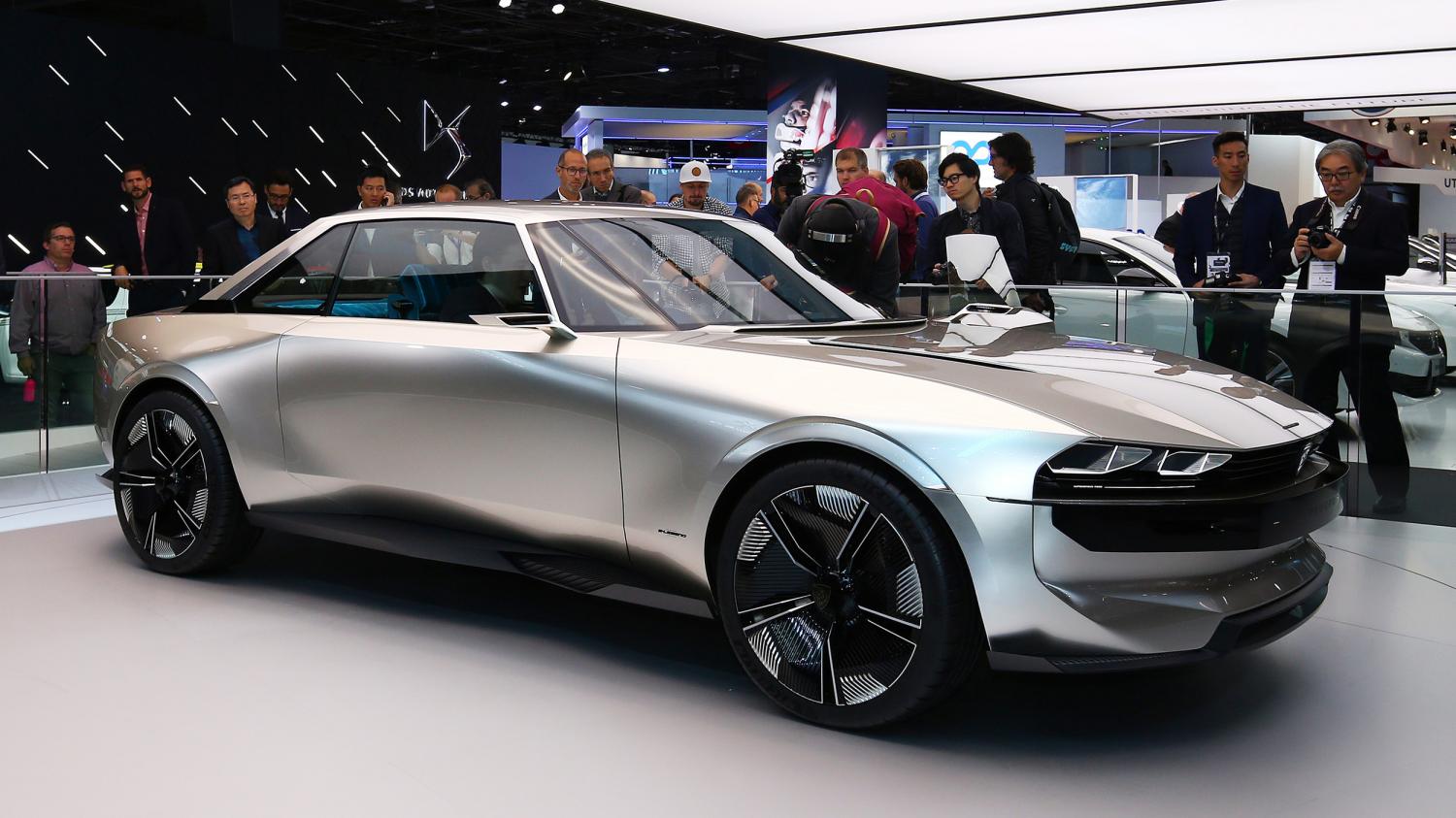 Peugeot представил электрический концепт в ретро-стиле