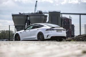 2017 Tesla Model S P100D by Prior Design