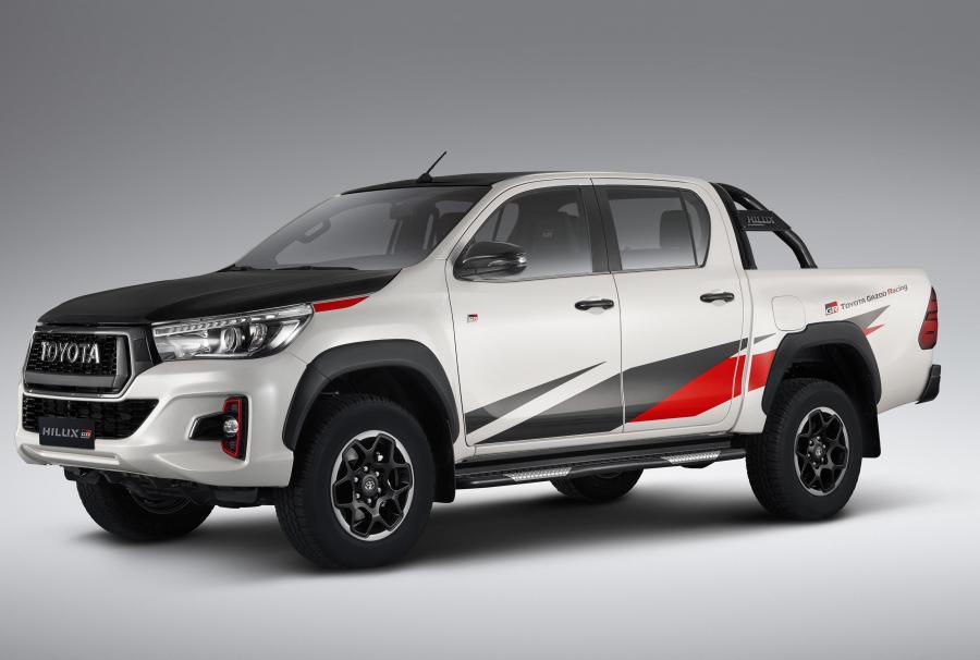 Toyota выпустила новую версию пикапа Hilux