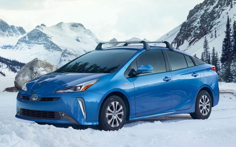 Toyota Prius перевели на полный привод