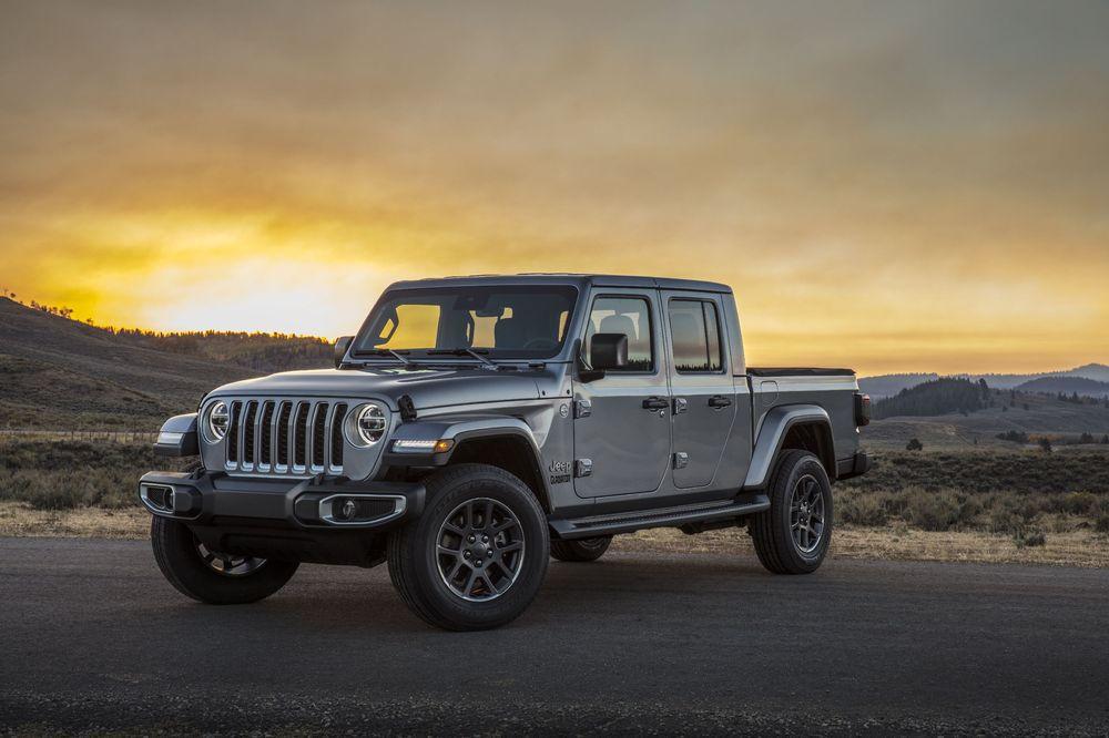 У Jeep появился внедорожный пикап на базе нового Wrangler