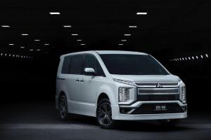 2018 Mitsubishi Delica D:5 Urban Gear