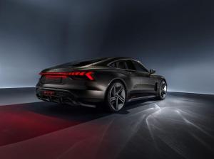 Audi привезла в Лос-Анджелес 590-сильного соперника Tesla Model S