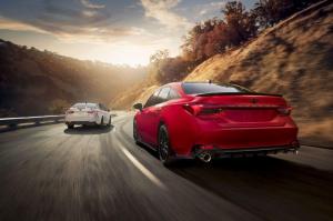 Toyota Avalon TRD и Toyota Camry TRD
