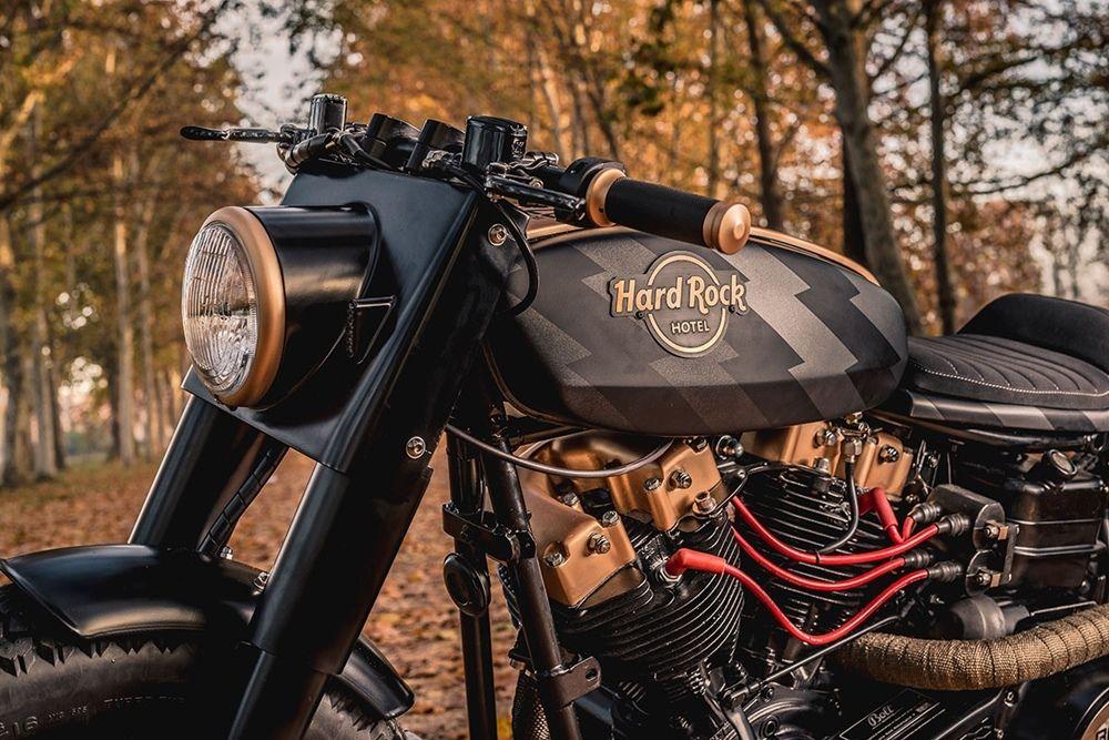 Hard Rock Cafe: кафе рейсер Harley-Davidson FXS Shovelhead ака Old Wine