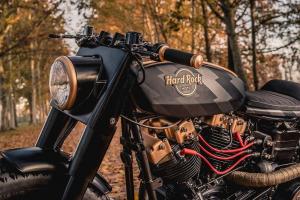 Hard Rock Cafe: кафе рейсер Harley-Davidson FXS Shovelhead ака Old Wine
