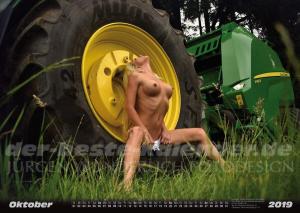 Октябрь. Erotischer Landmaschinenkalender 2019