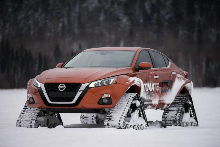 Экспериментальный Altima на гусеничной тяге от Nissan