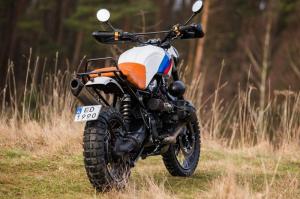 2018 BMW R1100GS by Red Hot Chili Customs