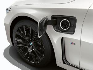 2019 BMW 745e M Sport