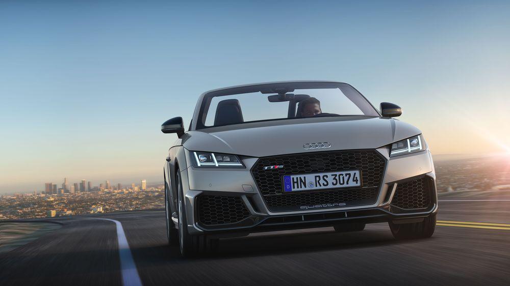 Обновление спортивного купе и родстера TT RS у Audi