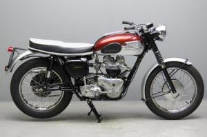 Старинный мотоцикл Triumph TR6SS