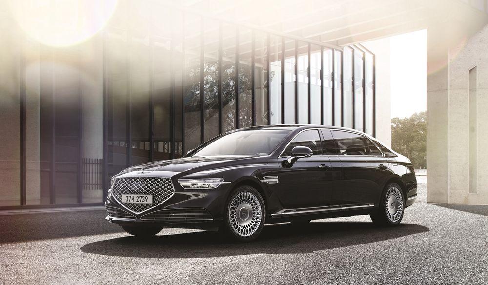Премиальный бренд Hyundai продемонстрировал модернизированный лимузин Genesis G90 L