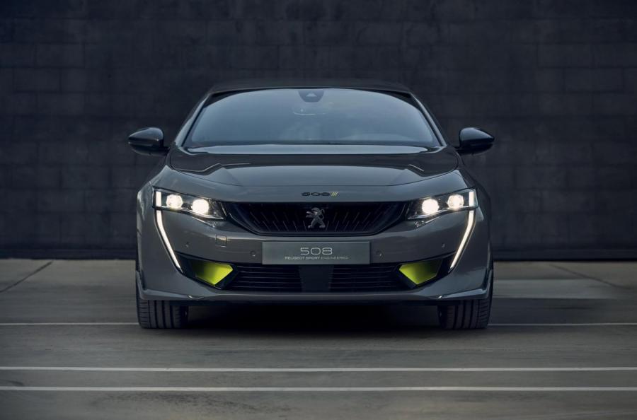 Компания Peugeot продемонстрировала спортивный гибрид на основе седана 508
