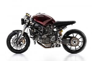 Barn Built: кафе рейсер Ducati 916 Cafe Corse