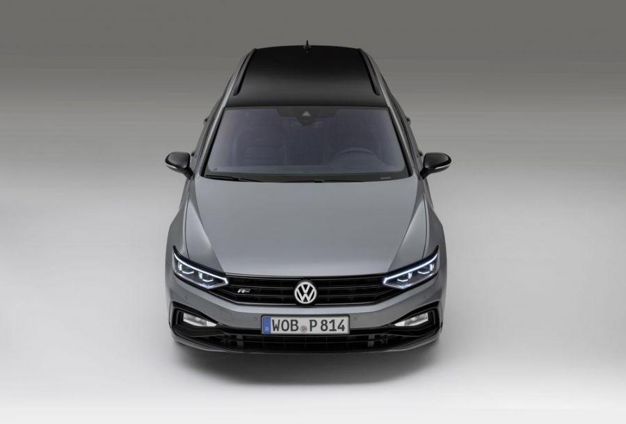 Volkswagen показал универсал Passat Variant R-Line с моторами на 240 и 272 л.с.