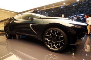 Дебютный выпуск кроссовера на электрическом двигателе компанией Aston Martin