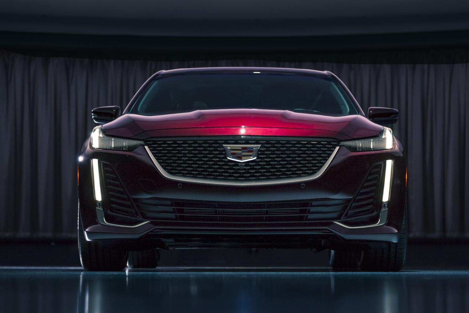 Cadillac презентовал новинку – седан CT5