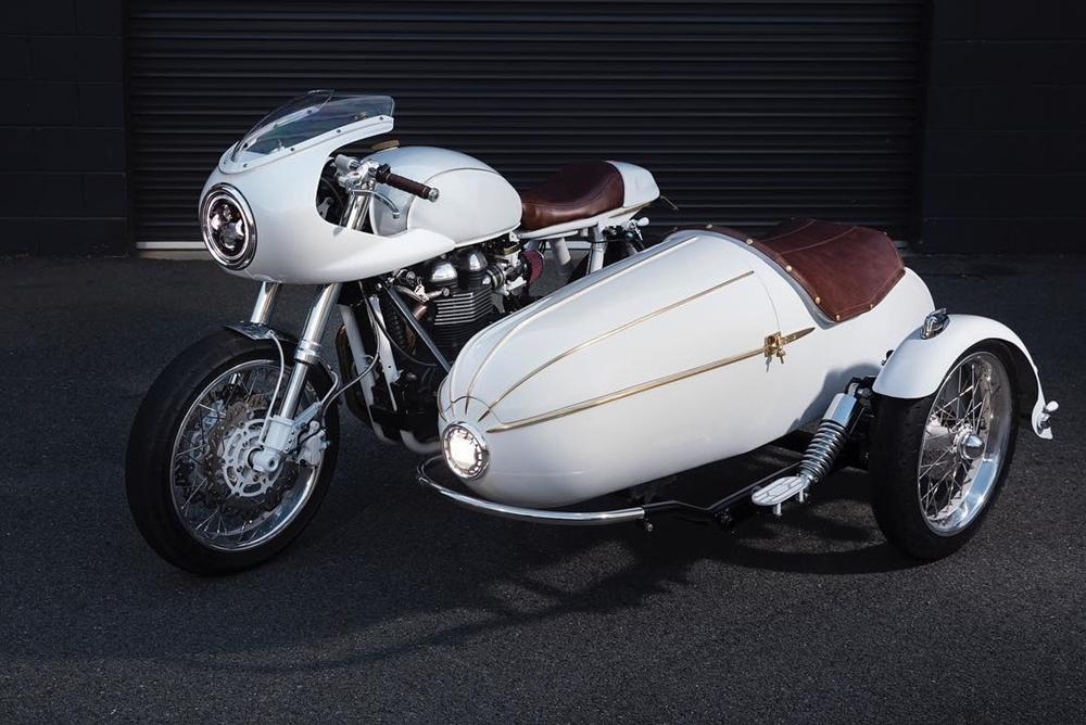 Белоснежный Triumph Scrambler с коляской от мастеров Purpose Built Moto