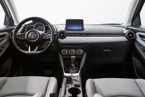 Toyota Yaris XLE Hatchback 2019 года