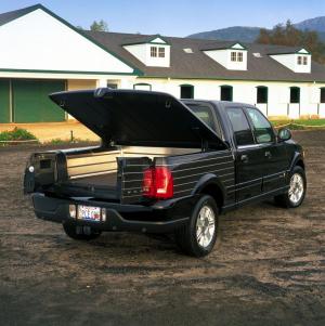 Lincoln Blackwood 2002 года