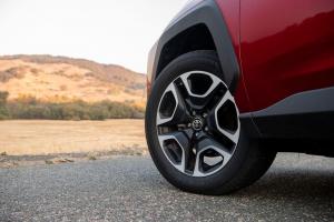 Toyota RAV4 Adventure 2019 года