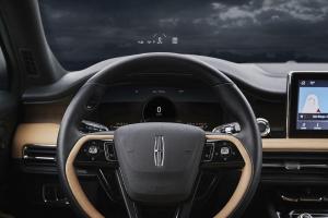 Lincoln Corsair 2019 года
