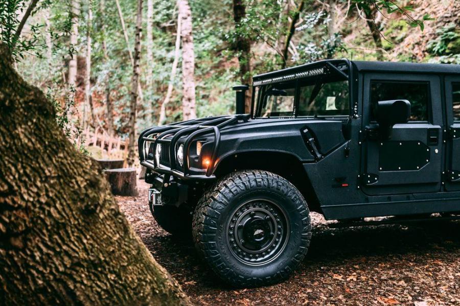 В Америке сделали «черный в кубе» Hummer H1 с 510 силами под капотом