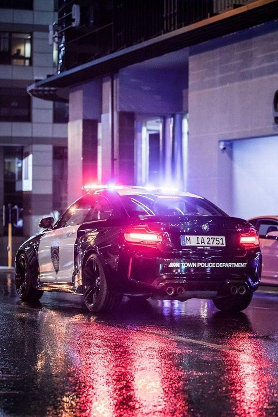 BMW сделали полицейскую машину M2