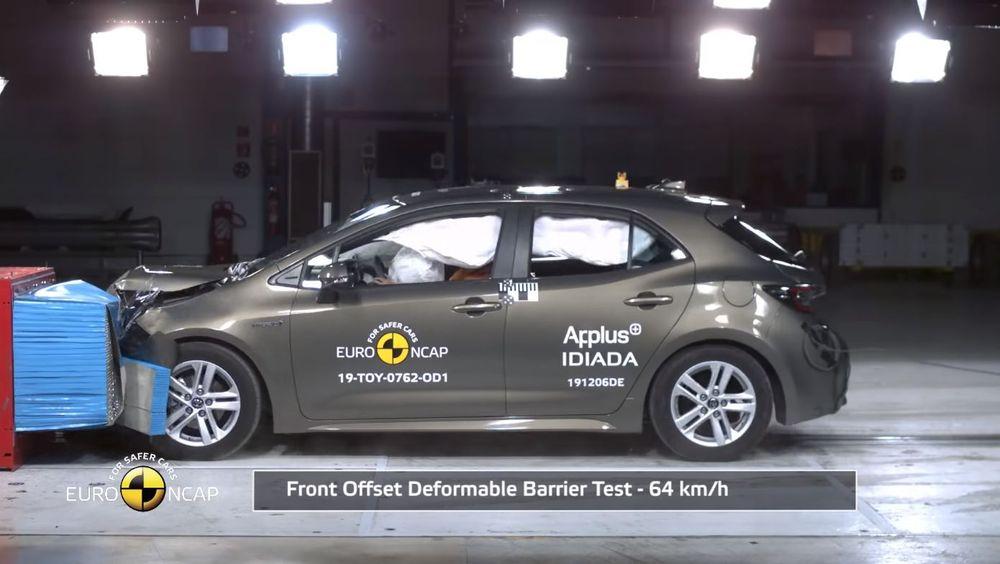 Проверка новой Toyota Corolla на безопасность