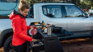 Дом на колесах Rivian RT1 Overland Expo