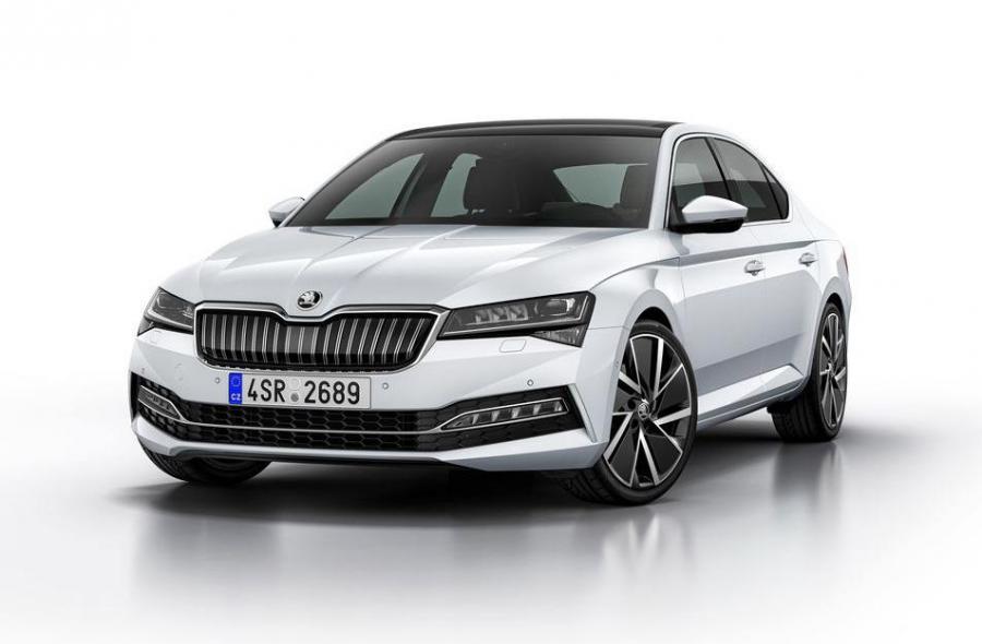 Новый Skoda Superb изменился внешне и предлагает владельцу целый список ассистентов