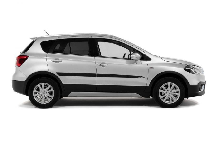 Suzuki доставили на территорию России SX4 для путешественников