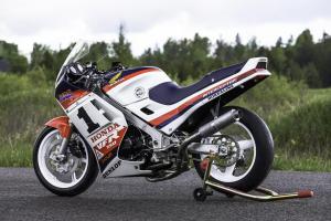Honda VFR750 Replica Flyin’ Fred by DB Customs