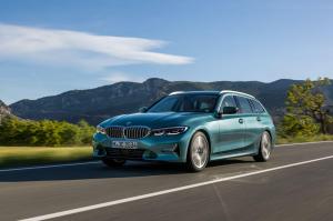 BMW 330d xDrive Touring Luxury Line 2019 года