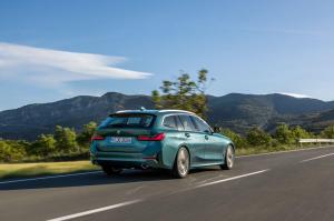 BMW 330d xDrive Touring Luxury Line 2019 года