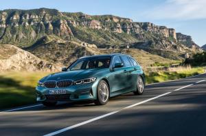 BMW 330d xDrive Touring Luxury Line 2019 года