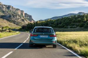 BMW 330d xDrive Touring Luxury Line 2019 года