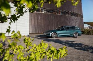 BMW 330d xDrive Touring Luxury Line 2019 года