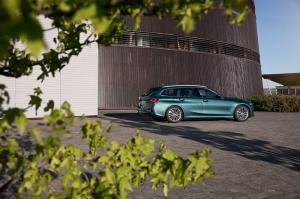 BMW 330d xDrive Touring Luxury Line 2019 года