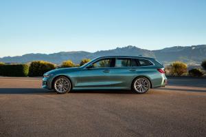 BMW 330d xDrive Touring Luxury Line 2019 года