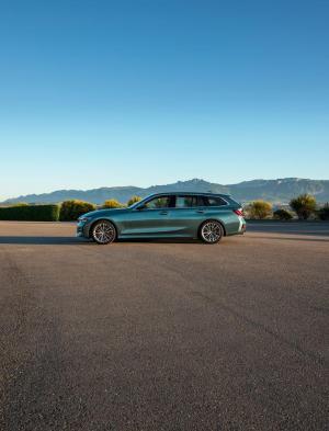 BMW 330d xDrive Touring Luxury Line 2019 года
