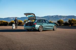BMW 330d xDrive Touring Luxury Line 2019 года