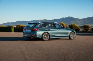 BMW 330d xDrive Touring Luxury Line 2019 года
