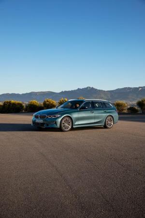 BMW 330d xDrive Touring Luxury Line 2019 года