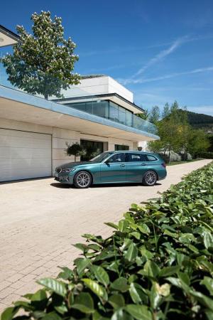 BMW 330d xDrive Touring Luxury Line 2019 года